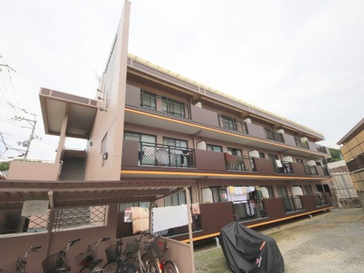 グレーシィー東生駒の外観