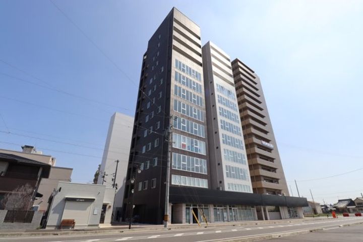 DENCITY CROSS SITEの外観