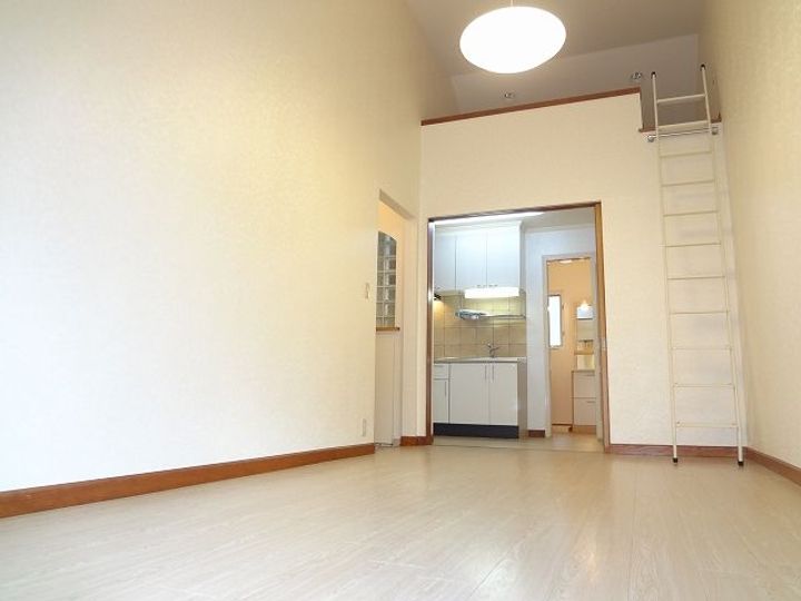 シャレ・フランセの居間