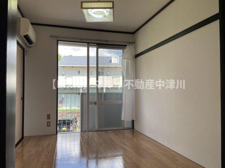 グリーンハイツ一色 B棟の居間