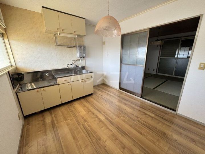 細田コーポの居間