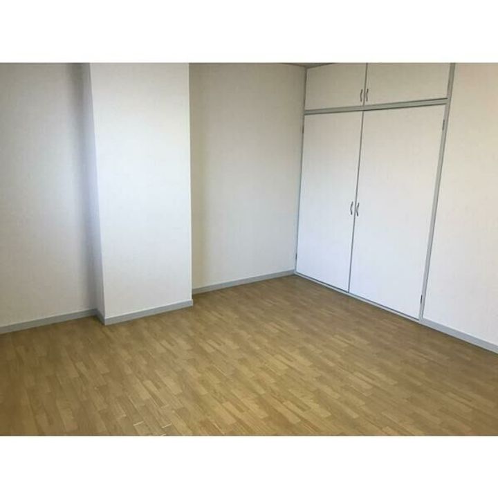 ユニーブル西里の居間