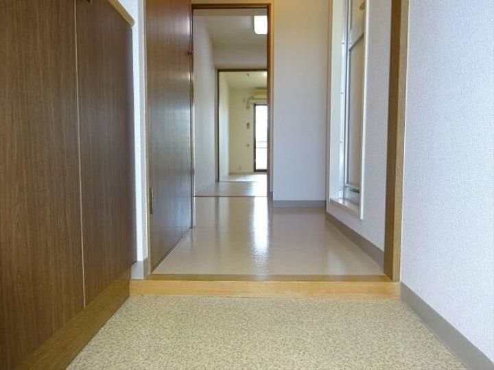 東京都渋谷区本町5(マンション)の賃貸物件の玄関