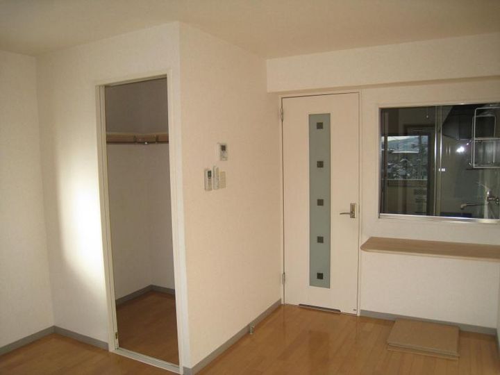 山形県山形市小白川町1(マンション)の賃貸物件の居間