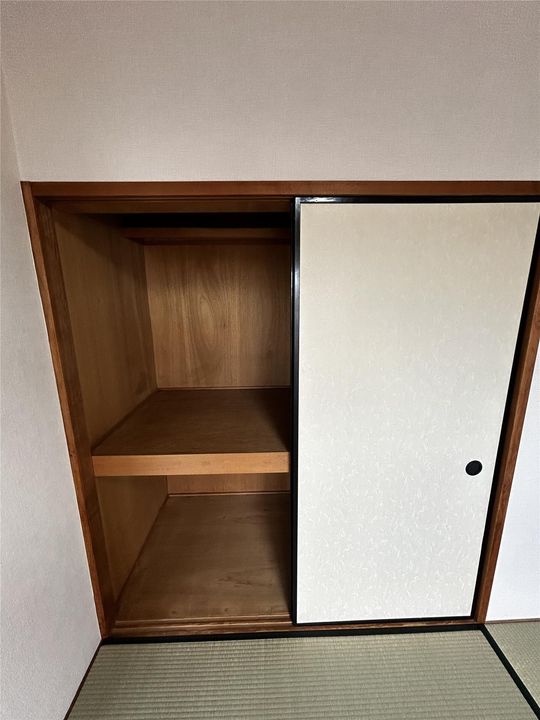 ローヤル石津の内装
