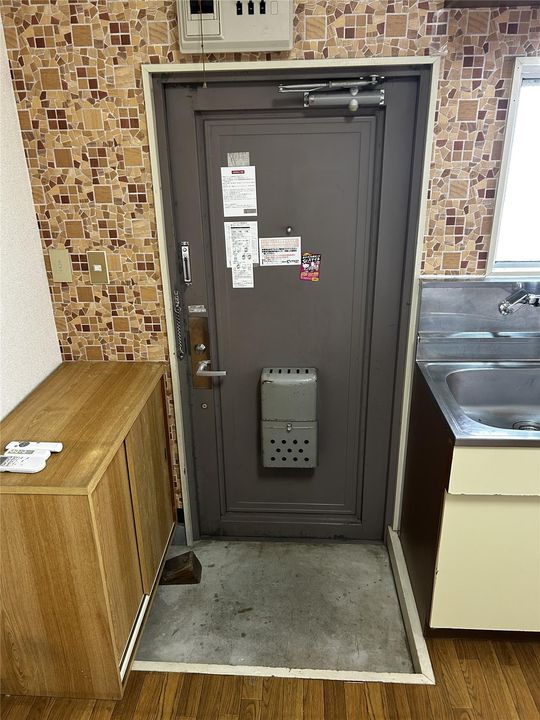 ローヤル石津の玄関