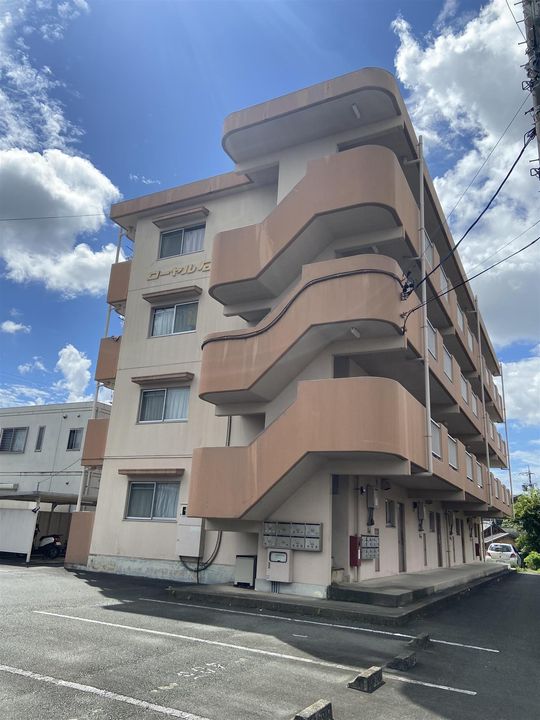 ローヤル石津の外観