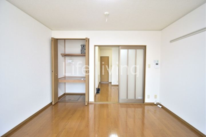 シャトル沖浜の居間
