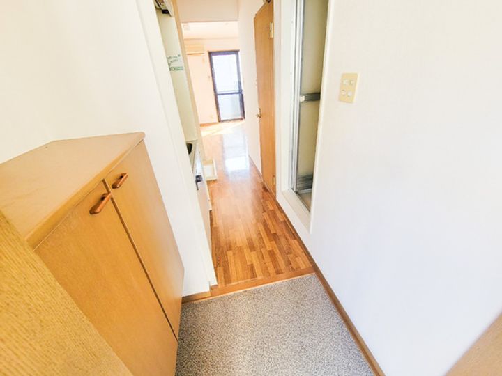 ハイツ緑井の玄関