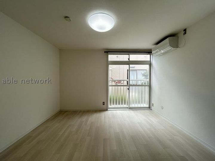 ボ・ヌール・トワIIの居間