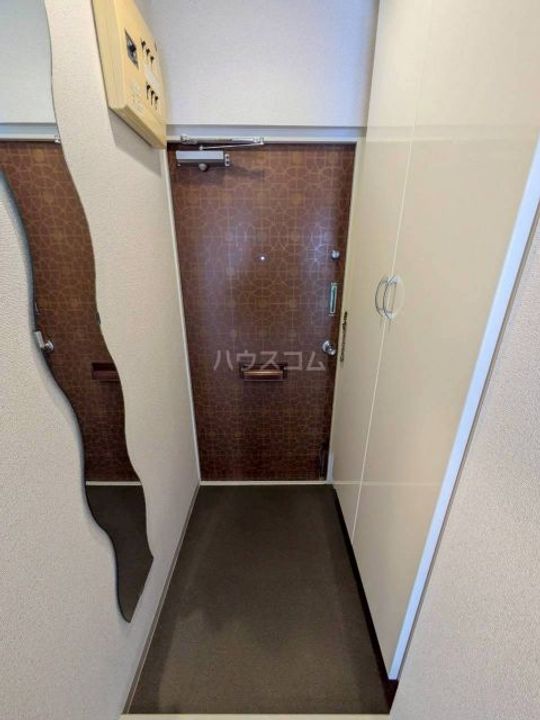 ハイツ三ツ池台の玄関