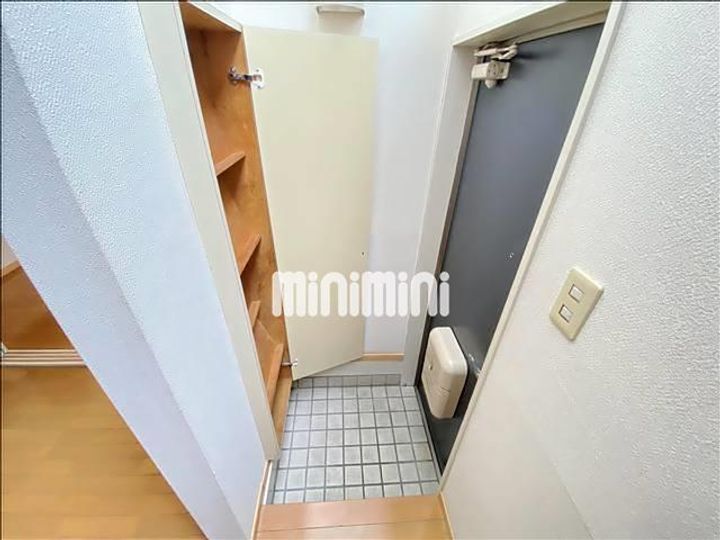 ジュネパレス南流山4の玄関