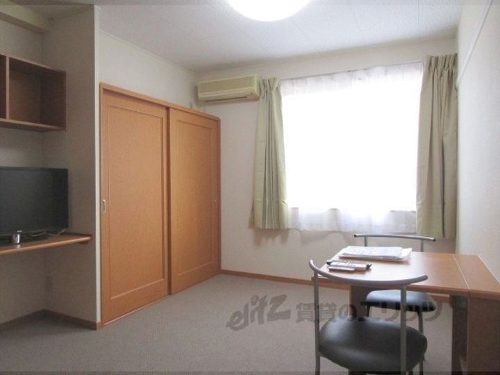 レオパレスノーブル・ノーヴァ2の居間