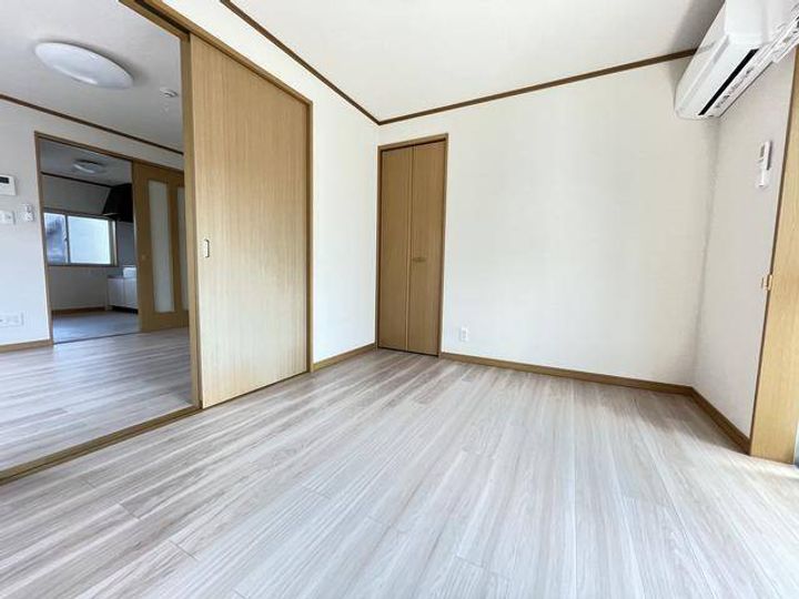 古畑マンションの居間