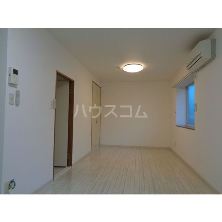 ロワールソレイユ2番館の居間
