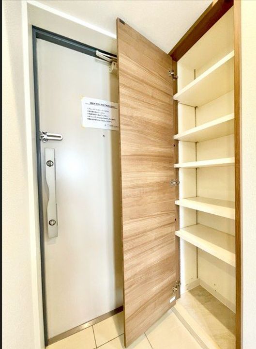 東京都北区王子2(マンション)の賃貸物件の玄関