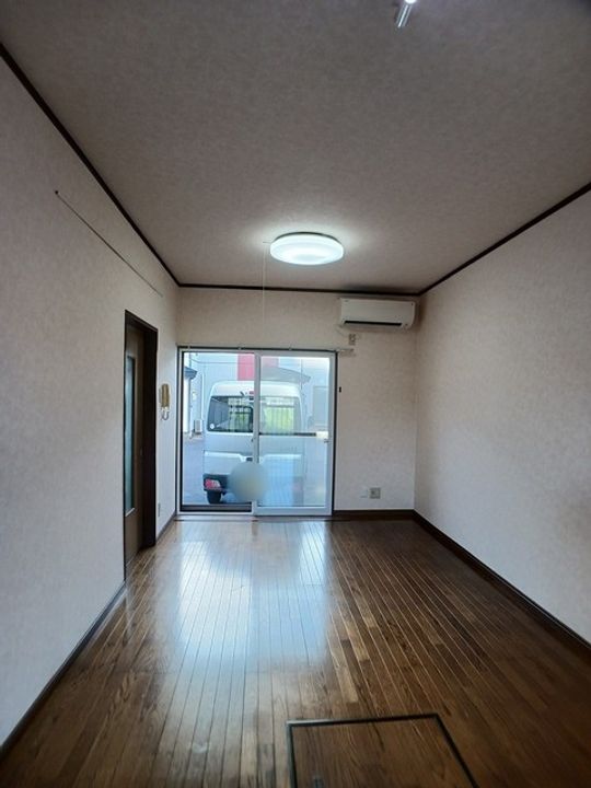 メゾネットしをんAの居間
