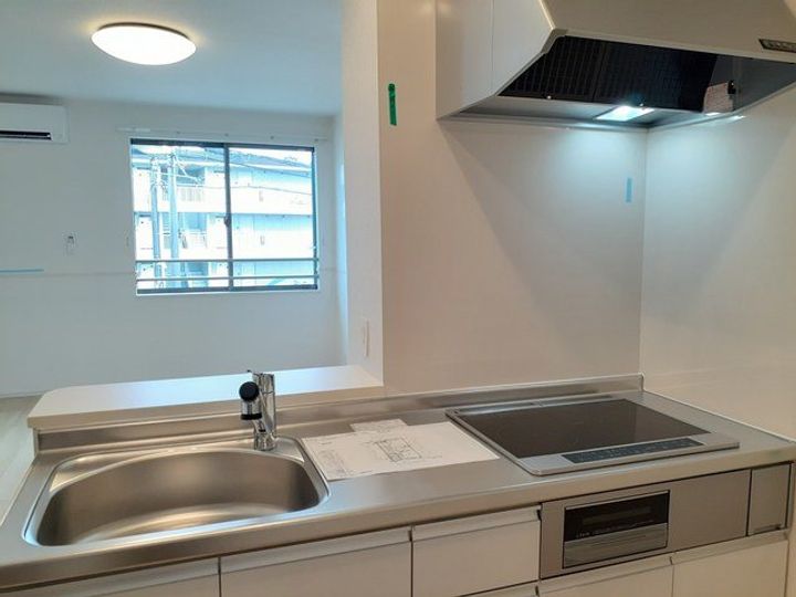 埼玉県草加市新里町(アパート)の賃貸物件のキッチン