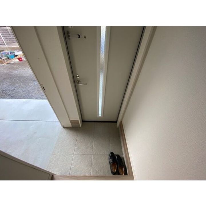 メルシー高槻北大樋ガレージハウスの玄関