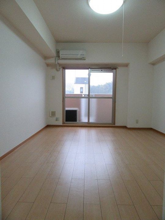 広島県広島市南区東本浦町(マンション)の賃貸物件の居間