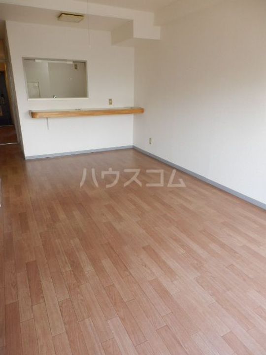 エクセレンス元町の居間