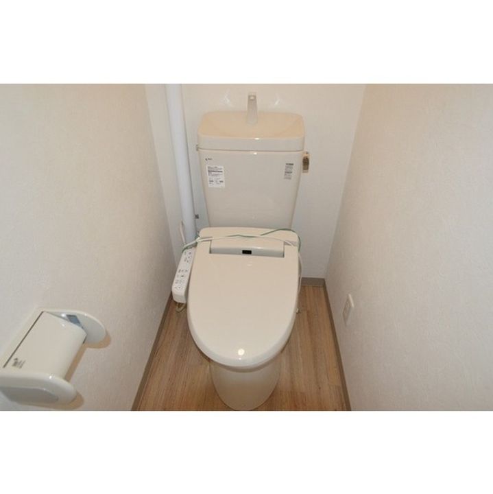 エーコー湖上の内装