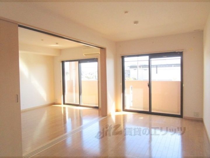 ブレイン長浜1の居間