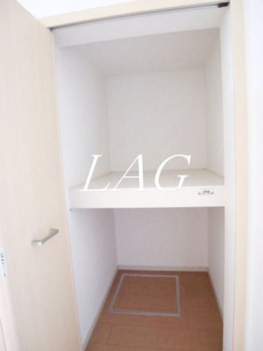 ジュネスIIIの内装