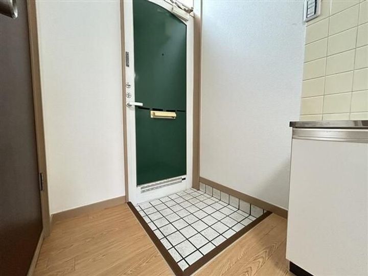 神奈川県横浜市西区東久保町(アパート)の賃貸物件の玄関