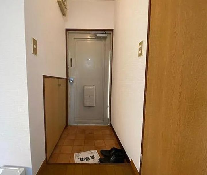 マンションハラの玄関