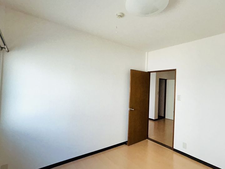 アーバンス美保の居間