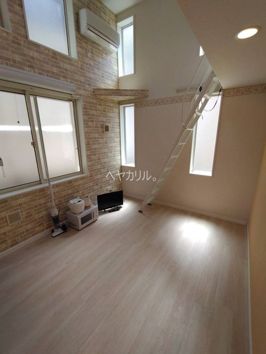 神奈川県横浜市西区境之谷(アパート)の賃貸物件の居間