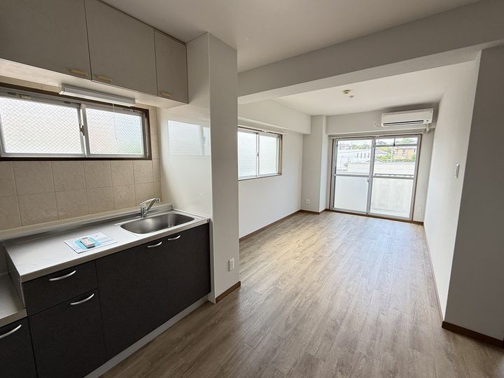 山の田アカマツハイツの居間