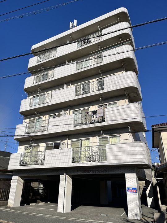 山の田アカマツハイツの外観