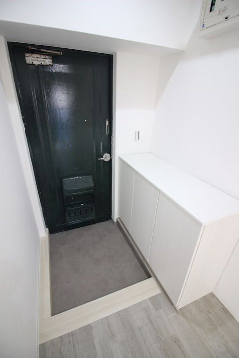 RAY白銀の玄関