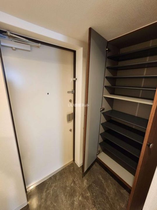 大阪府堺市堺区陵西通(マンション)の賃貸物件の玄関