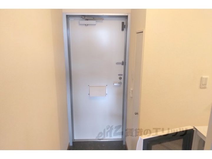 レオパレスアスカの玄関