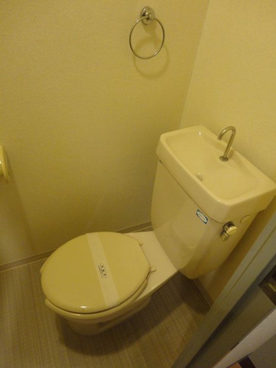 天神ビルの内装