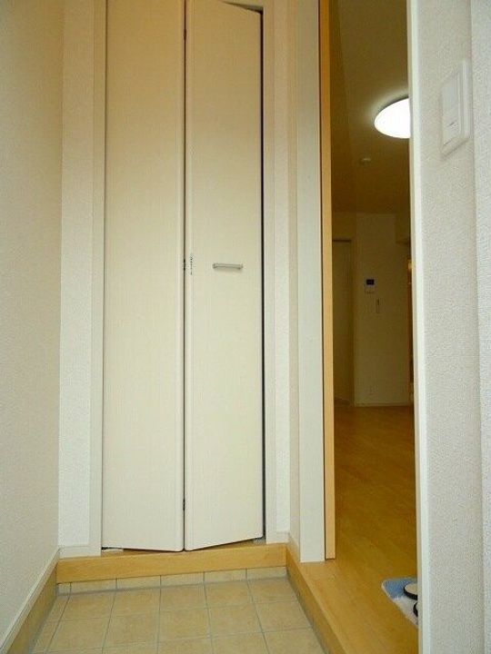 マロンガーデンBの玄関