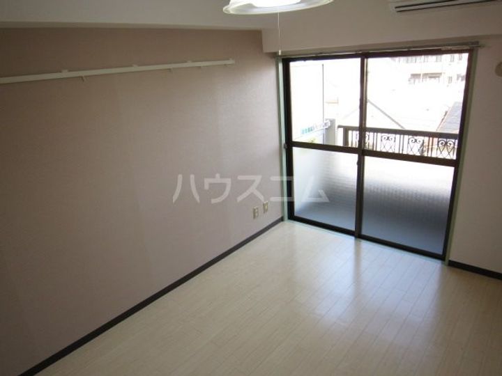 畑ハイツの居間