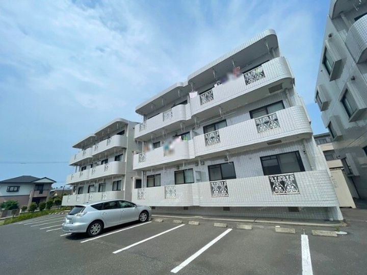 潮彩マンション西棟の外観