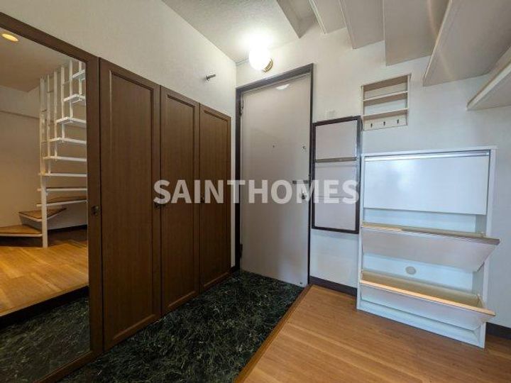 ニュー赤坂コーポラスの玄関