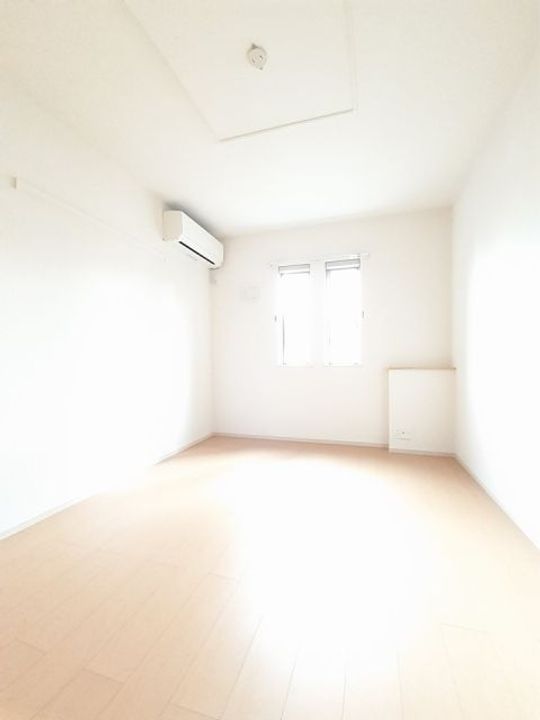 新潟県見附市学校町1(アパート)の賃貸物件の居間