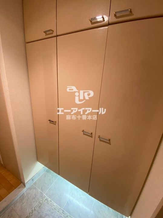 ウヴラージュ広尾の玄関