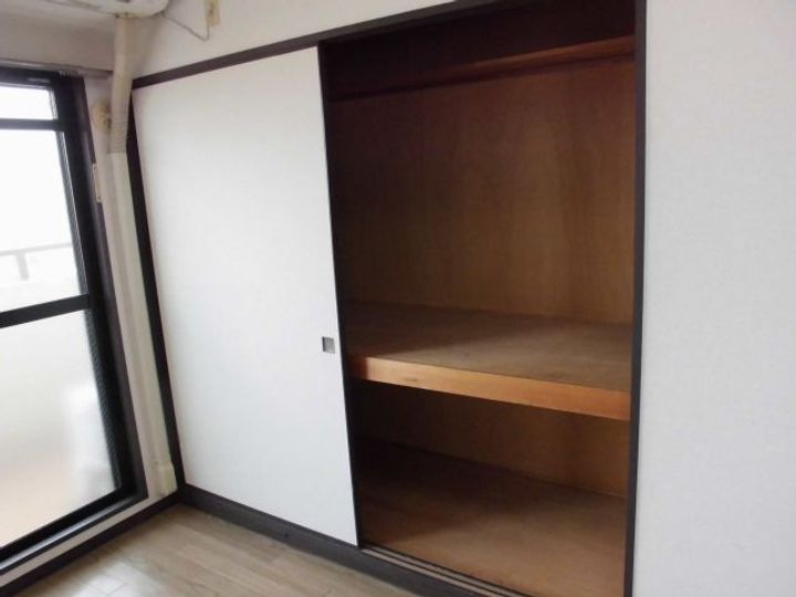 レッドモアの内装