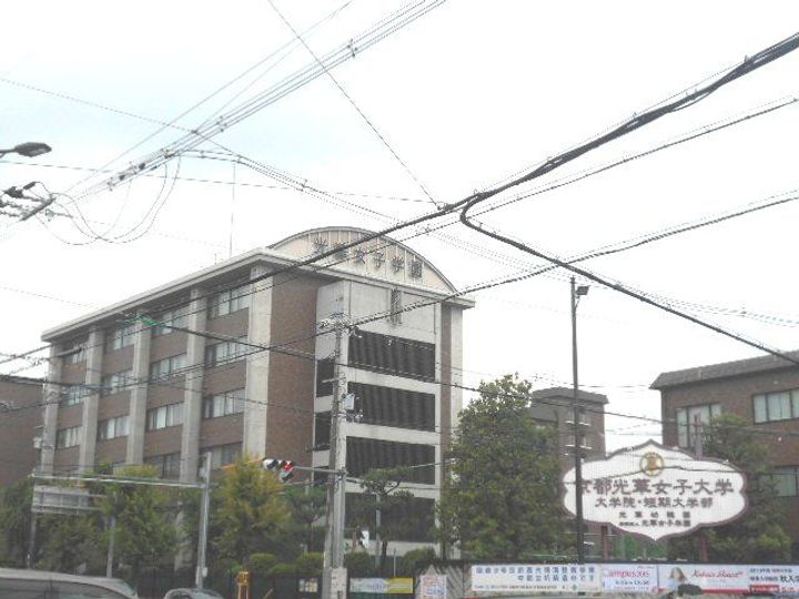 レッドモアの周辺