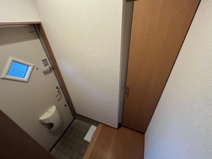 アンジュ・ルポの玄関