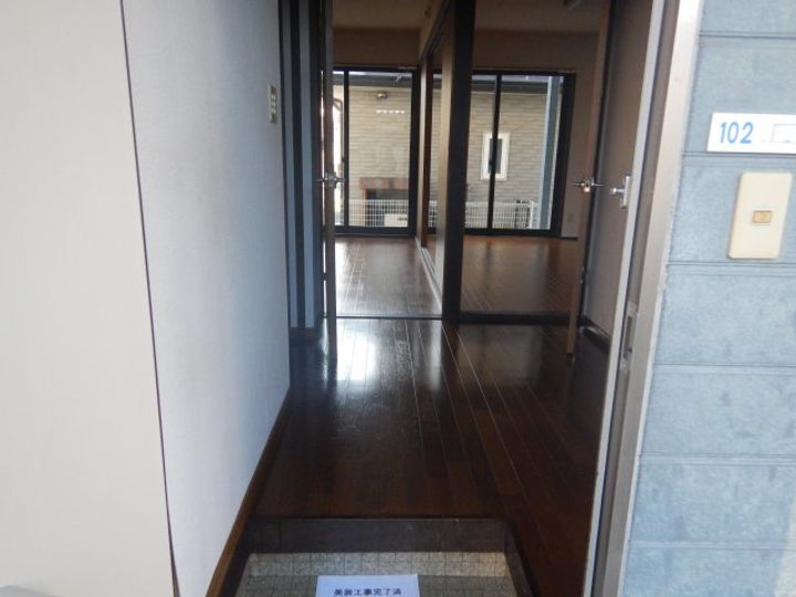 グッピーハイツの玄関