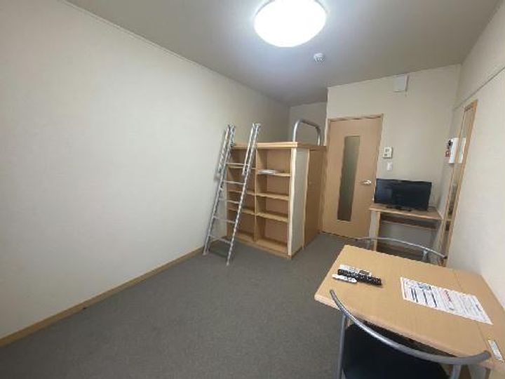 レオパレスイターナル原の居間