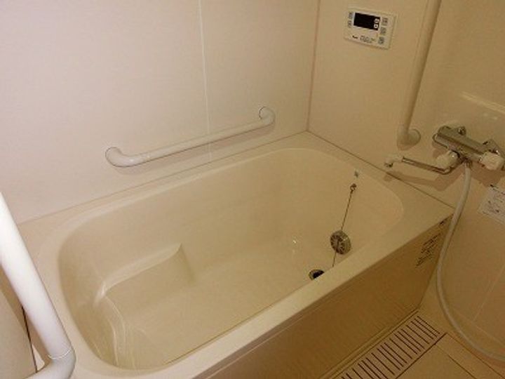 神奈川県厚木市愛甲東3の賃貸マンションの風呂